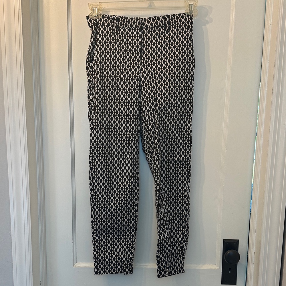 H&M size 4. Stylish Black and White Patterned Women's Pants